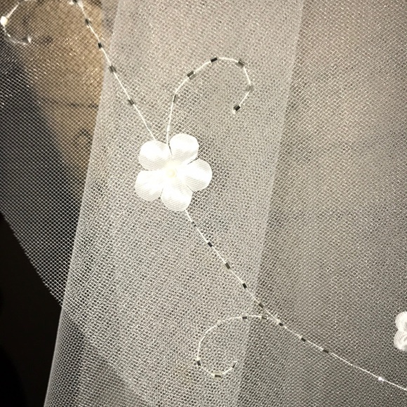 New Hand Beaded wedding veil - Picture 7 of 8